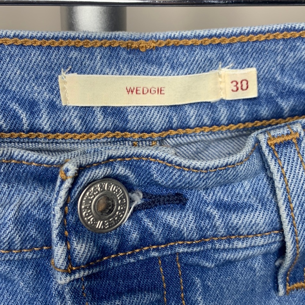 Wedgie Fit Levi Jeans